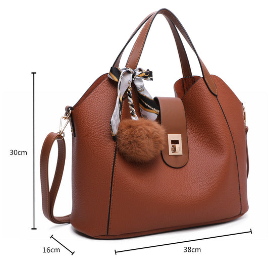 Gallantry | Zoë Handtas