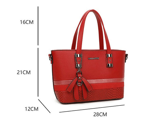 Gallantry | Lieke Schoudertas