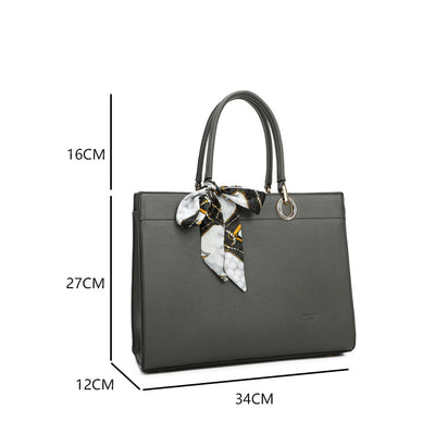 Gallantry | Nina Handtas