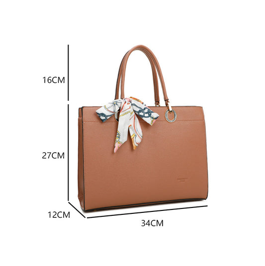 Gallantry | Nina Handtas