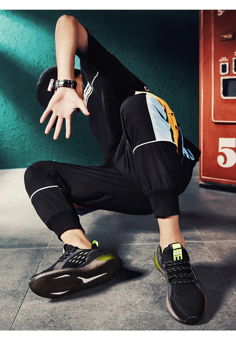 Men's Breathable Flyknit Outdoor Running Sneakers