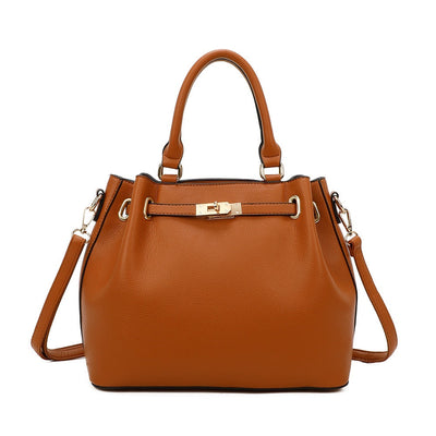 Gallantry | Iris Handtas