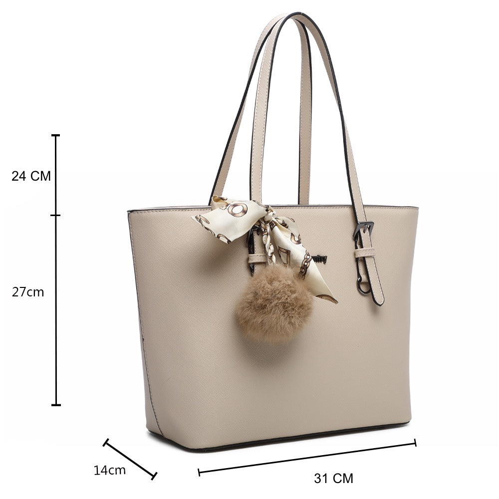 Gallantry | Ella Shopper