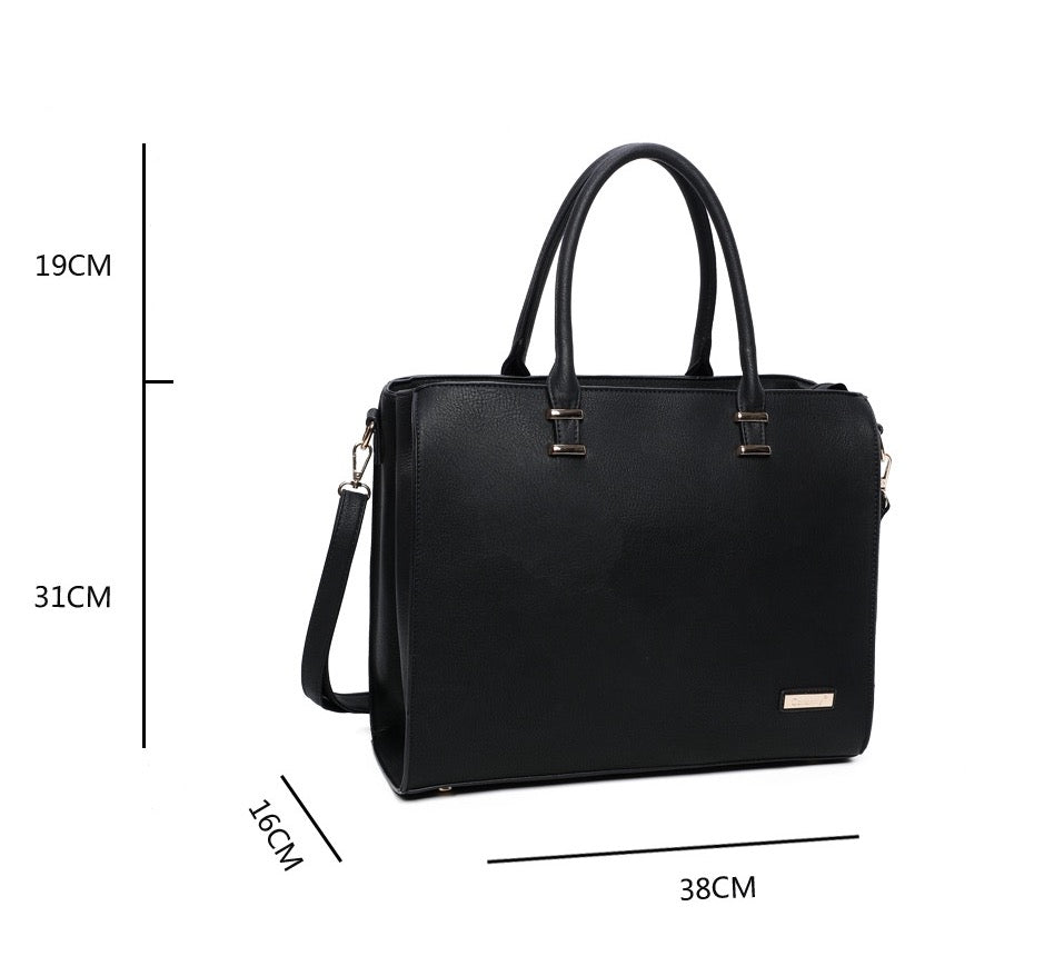 Gallantry | Hailey Schoudertas