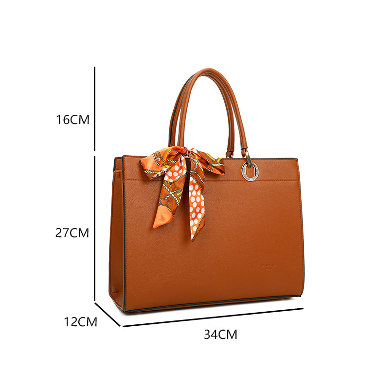 Gallantry | Nina Handtas